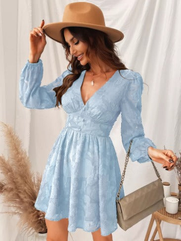 Elegantní dámské šaty s krajkovými detaily - Úzký pas a dlouhé průhledné rukávy