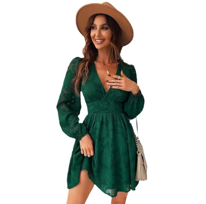 Elegantní dámské šaty s krajkovými detaily - Úzký pas a dlouhé průhledné rukávy