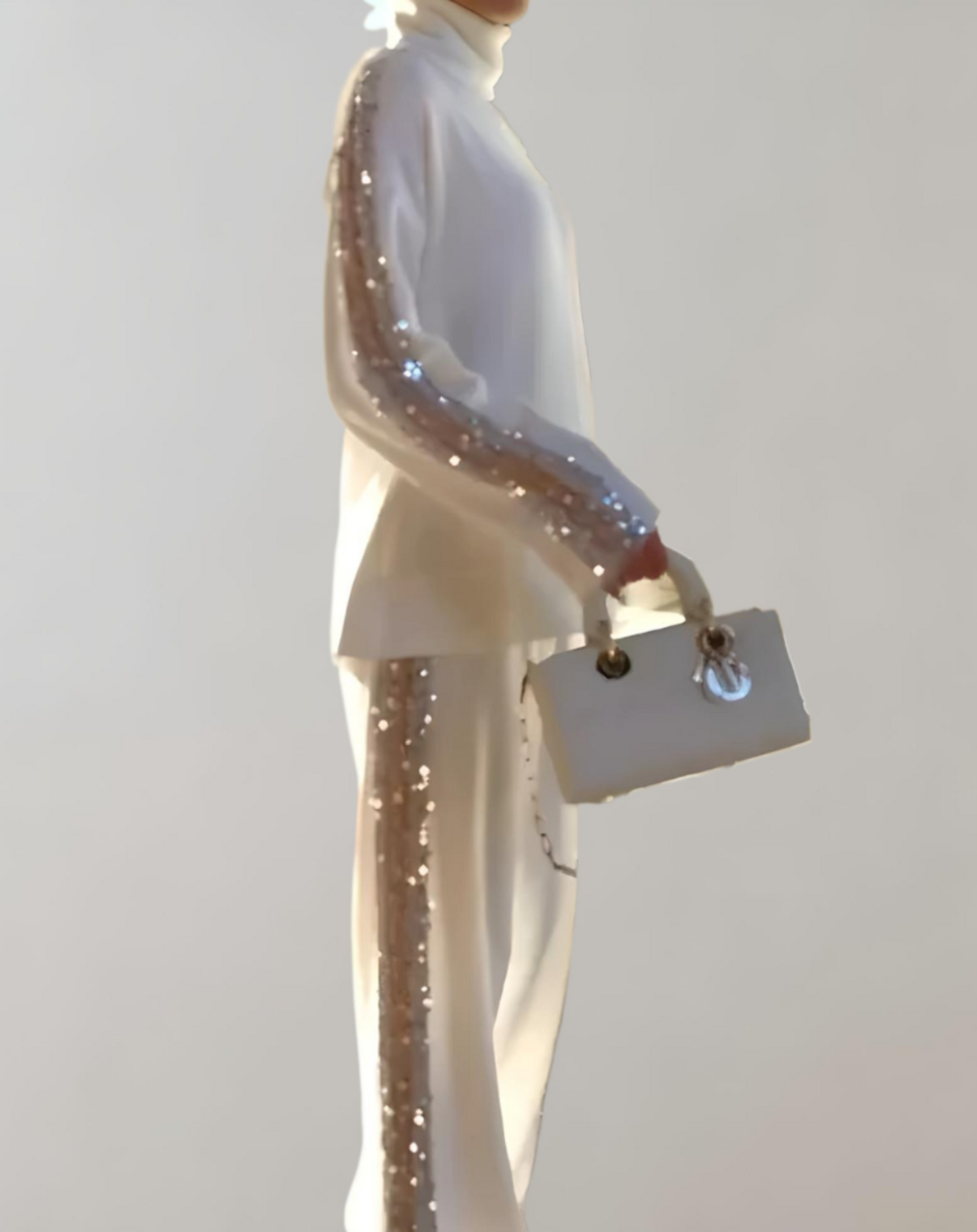 ALZINA - Stylová souprava s bílým třpytivým svetrem a širokými kalhotami