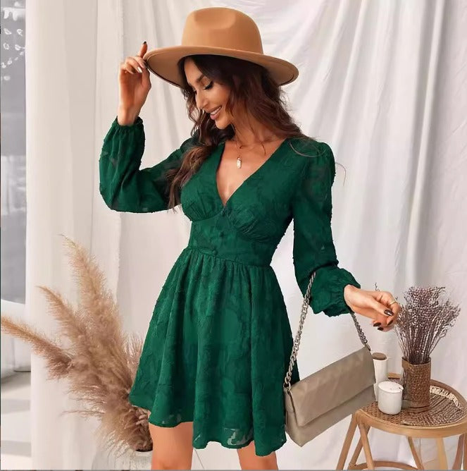 Elegantní dámské šaty s krajkovými detaily - Úzký pas a dlouhé průhledné rukávy