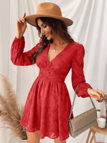 Elegantní dámské šaty s krajkovými detaily - Úzký pas a dlouhé průhledné rukávy